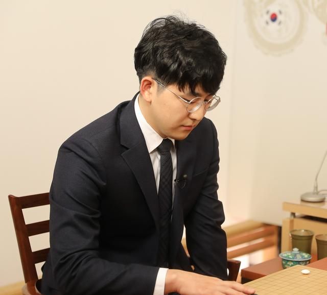 围棋——中日韩龙星战：柯洁晋级决赛